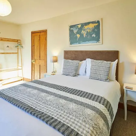 Host & - Gray Street *