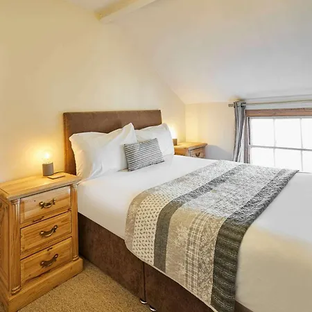 Host & - Gray Street Whitby