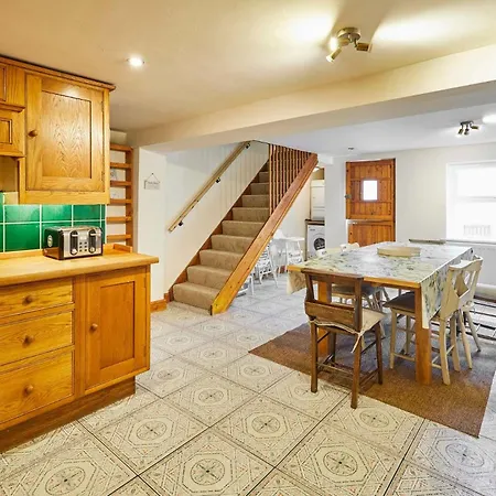 Host & - Gray Street