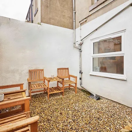 Host & - Gray Street *