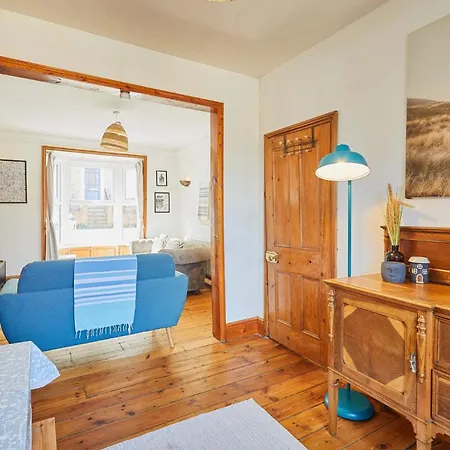 Host & - Gray Street ويتبي