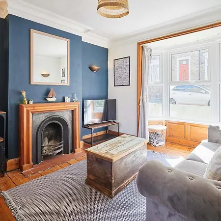 Host & - Gray Street