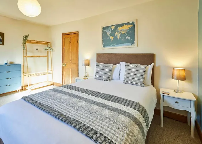 Host & - Gray Street *