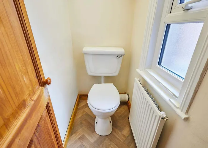 Host & - Gray Street