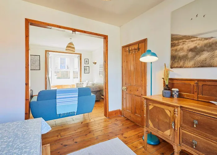 Host & - Gray Street 휫비