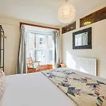 Host & - Gray Street بيت للعطل *
